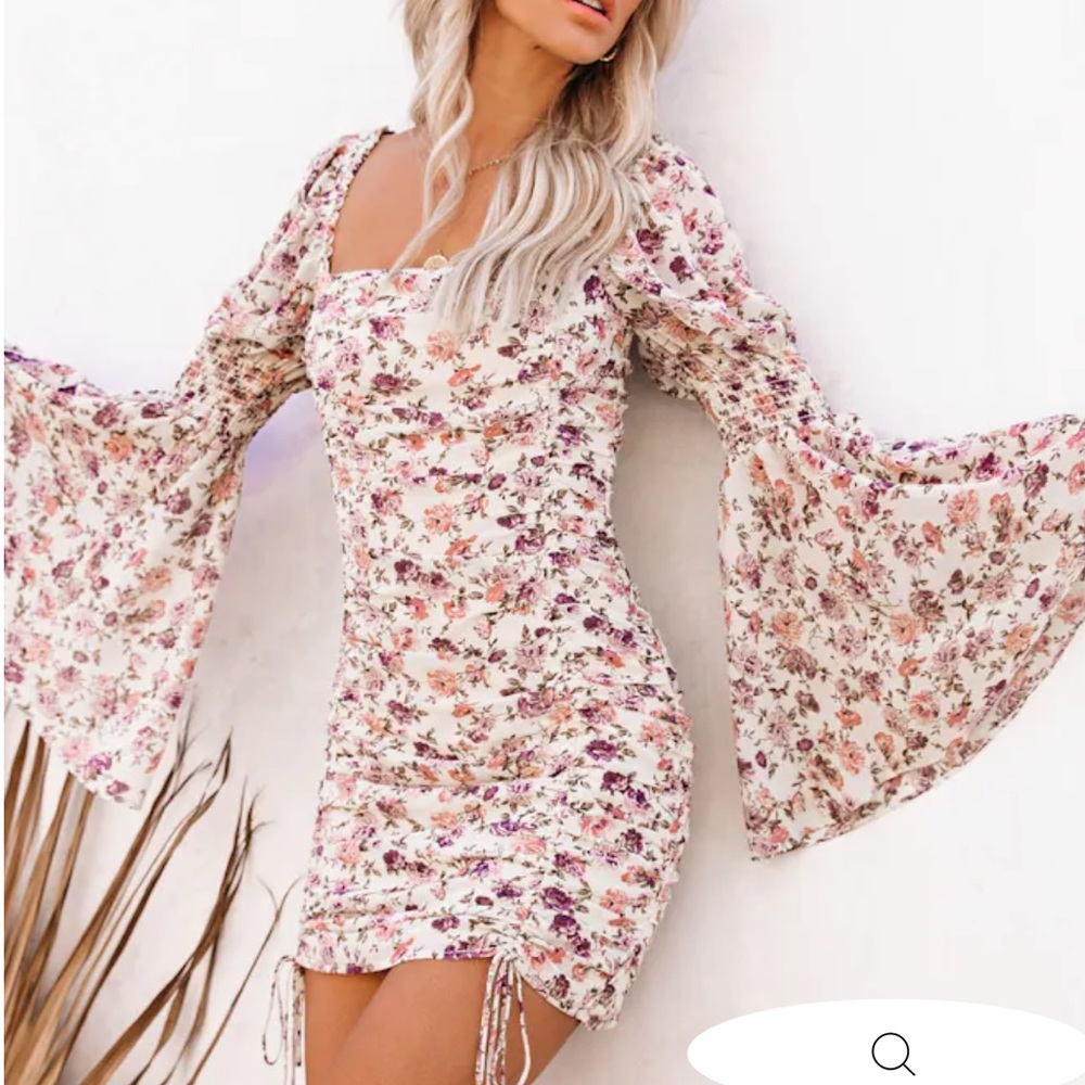 GRAYLYNN RUCHED FLORAL BELL SLEEVE DRESS